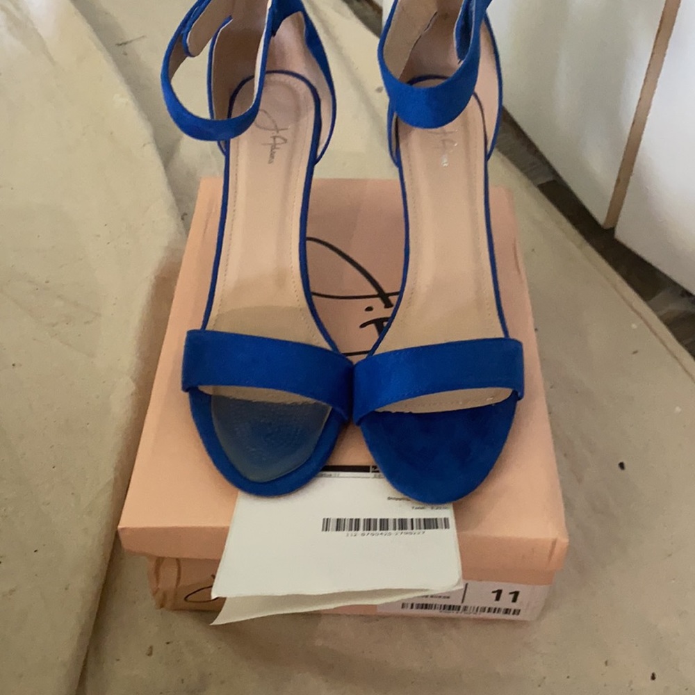 Never worn - Picture 2 of 2